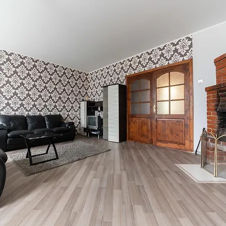 Spacious 3 Bdrm For 6 *