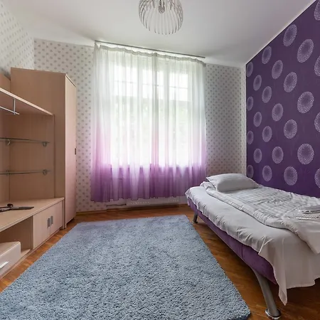 Spacious 3 Bdrm For 6 Apartment